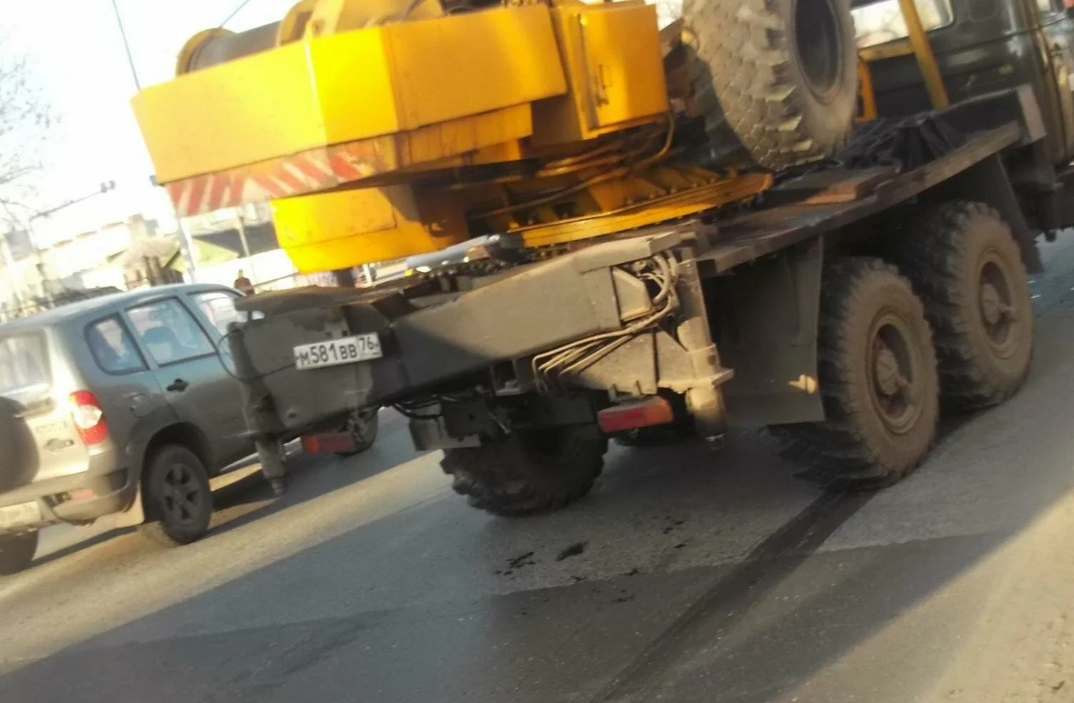На улице Герцена в Рыбинске пешеход попал под колеса грузовика
